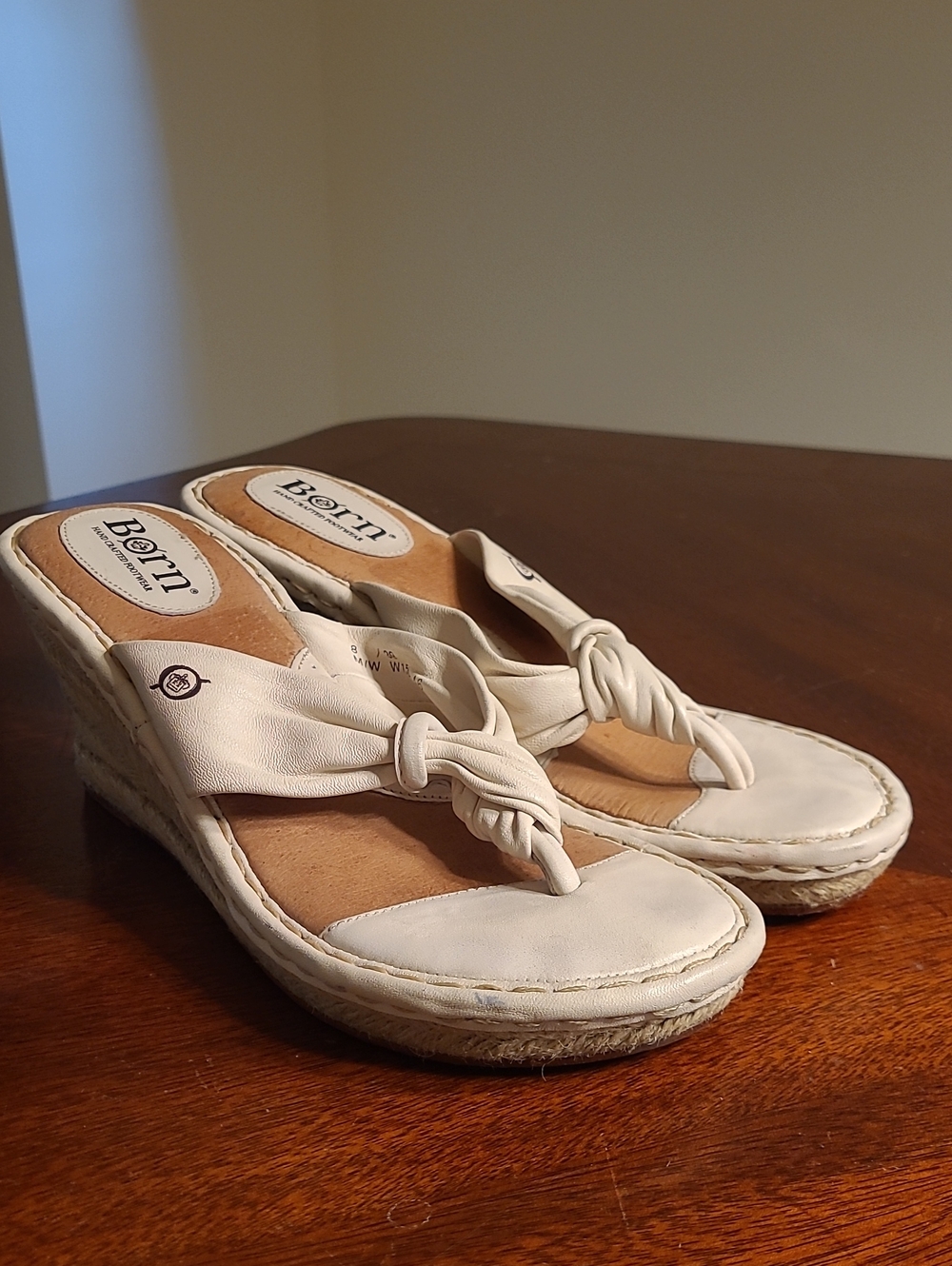 Born Cream Leather Thong Wedge Sandal - Knot Strap Comfort Womens Size 8